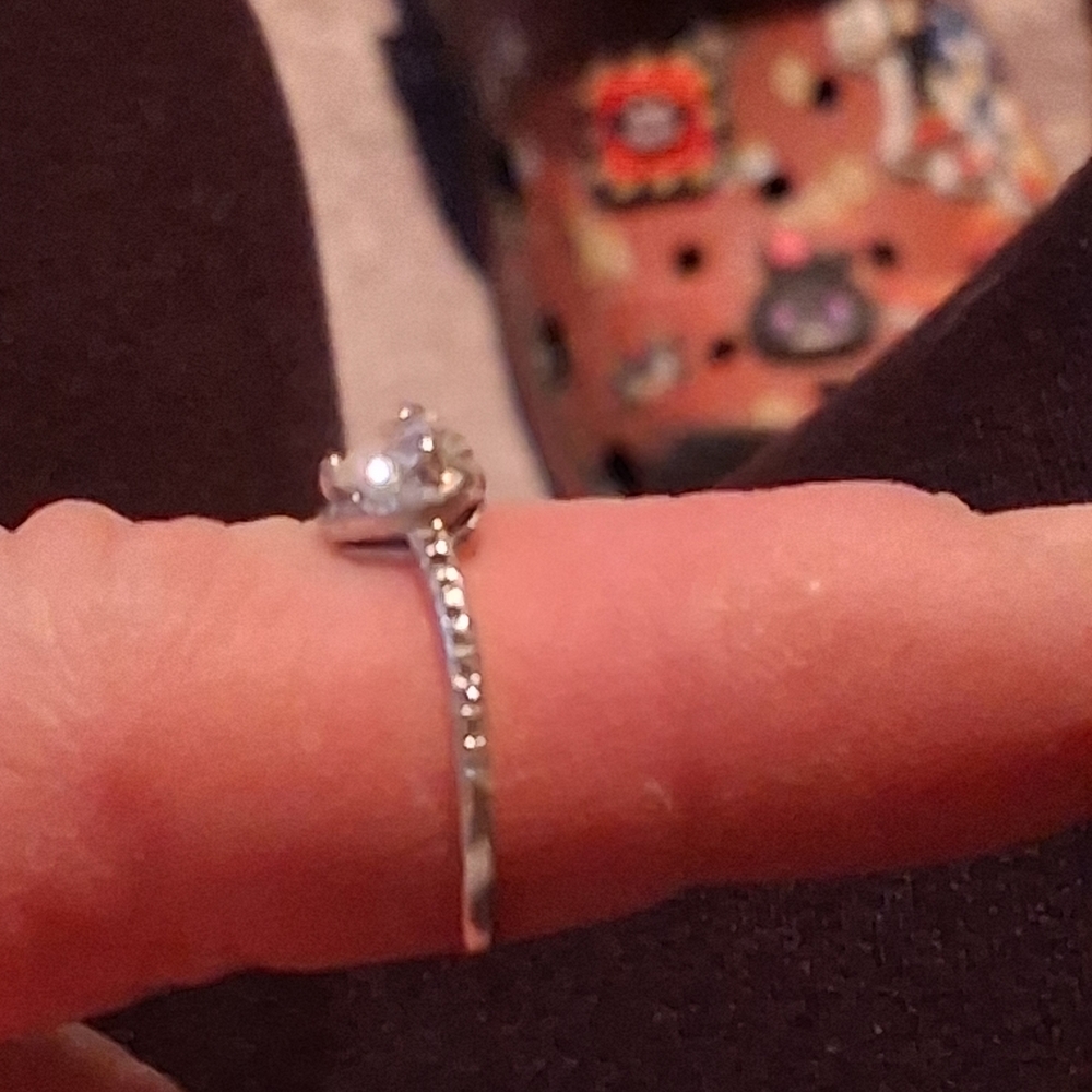 Elegant Silver Heart Ring - Picture 2 of 4